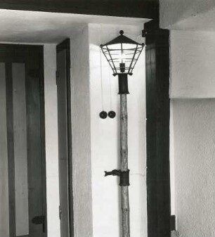 Dorfhaus in Tellerhäuser : Dorfgemeinschaftshaus in Tellerhäuser, Inneres, Ständerlaterne im Obergeschoss