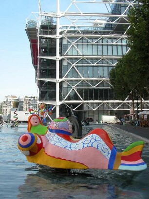 Bunte Brunnenfiguren von Niki de Saint Phalle vor dem Centre Pompidou