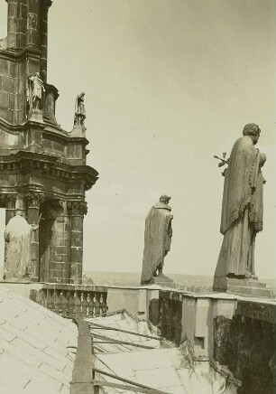 Dresden, Hofkirche : Dresden-Altstadt. Katholische Hofkirche. Heiliger Kaiser Heinrich und Heiliger Aloysius