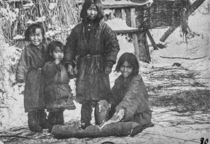 Mädchen der Ainu (Sammlung Bronislaw Pilsudski, 1887-1905)