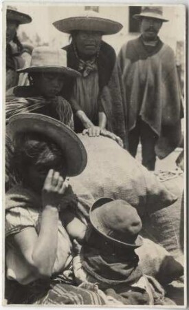 Indianer auf einem Markt in Ecuador