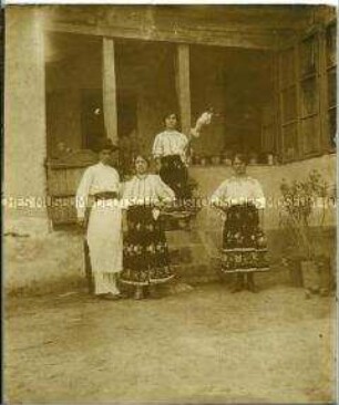 Rumänische Bauern in Tracht