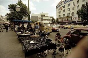 Berlin; West: Ku' Damm; Schmuck - Straßenverkäufer