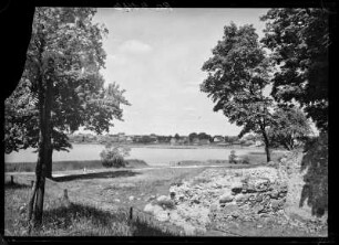 Ortelsburg (Szczytno/Polen). Partie an der alten Burgmauer mit Blick auf die Stadt