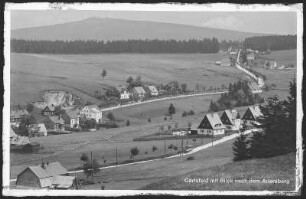 Carlsfeld. Blick auf Carlsfeld und den Auersberg