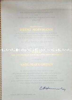 Urkunde für Armeegeneral Heinz Hoffmann zum Ehrentitel Held der DDR