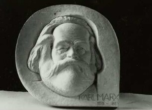 Porträtrelief des Philosophen und Nationalökonomen Karl Marx