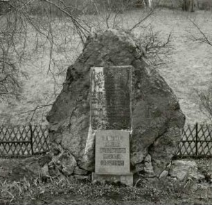 Denkmal für die Gefallenen des 1. und 2. Weltkrieges : Denkmal für die Gefallenen des 1. und 2. Weltkrieges. Granit (1920 und nach 1945). Großröhrsdorf