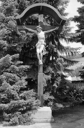 Hochkreuz, Grabstein (Hochkreuz, Grabstein); Hünfeld, Valentinstraße 1