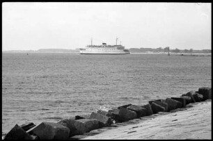 Grossenbrode: Fährschiff, Theodor Heuss, läuft in Hafen ein