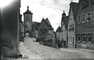 Rothenburg ob der Tauber. Plönlein und Siebersturm : Rothenburg ob der Tauber. Plönlein. Blick nach Süden zum Siebersturm (13. Jahrhundert) und Kobolzeller Tor (13. Jahrhundert)