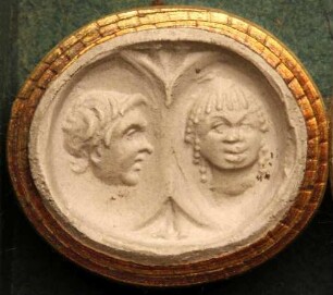 Ein tragische Maske und eine Frau (Daktyliothek, Supplement)