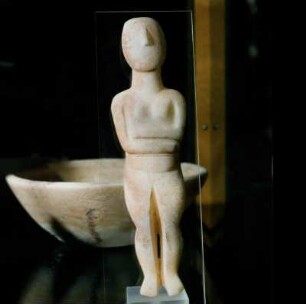 Kykladenidol von Paros : Athen. Archäologisches Nationalmuseum, Inv.Nr. 9117. Kykladen-Idol mit gespaltenen Beinen, von Paros