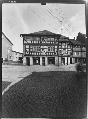 Schmalkalden, Weidebrunner Gasse. Wohnhaus mit Laden. Straßenfront