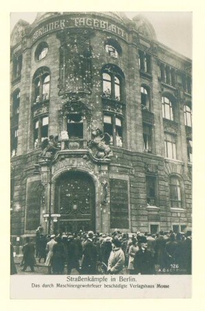 Novemberrevolution: "Straßenkämpfe in Berlin. Das durch Maschinengewehrfeuer beschädigte Verlagshaus Mosse." - 1 v. 2.