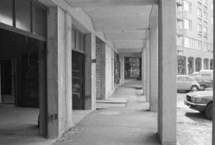 Tiefgarage in dem von der Zähringerstraße, Kronenstraße, Markgrafenstraße und Adlerstraße begrenzten Quartier M 2