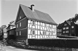 Wohnhaus (Wohnhaus, Fachwerk); Hatzfeld, Berleburger Straße 1