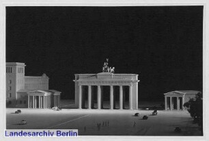 [Modellfotos zum Umbau des Brandenburger Tores mit freigelegtem Tor]
