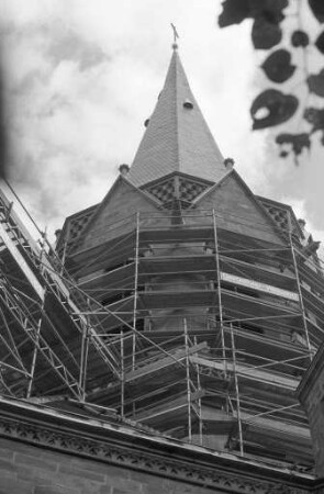 Wiederaufbau der im Zweiten Weltkrieg zerstörten Turmspitze der Christuskirche Karlsruhe