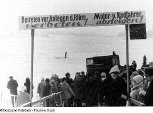 Vereiste Elbe an der Fähre
