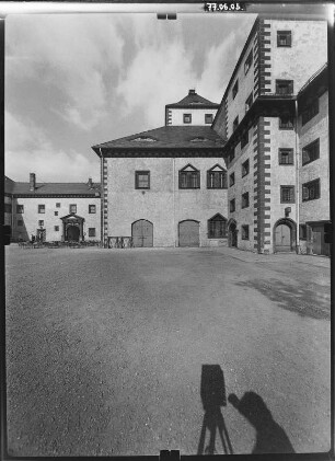 Augustusburg. Schloss (1568-1572; H. Lotter, E. van der Meer). Hofansicht
