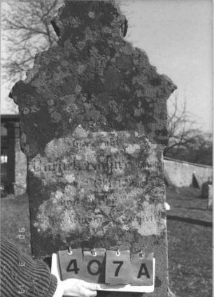 Grabstein 407 (Index: 99786344) Zustand: Inschrifttafel fehlt, Rückseite stark verwittert Maße HxBxT: 189x59x24 cm: Grabstein 407A