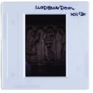 Modena, Dom : Detailansicht Relief Fries Westfassade Kain und Abel opfern Gott