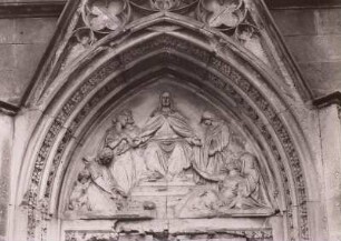 Dresden, Sophienkirche, Tympanonrelief am Südportal: Christus mit den Beladenen und Mühseligen