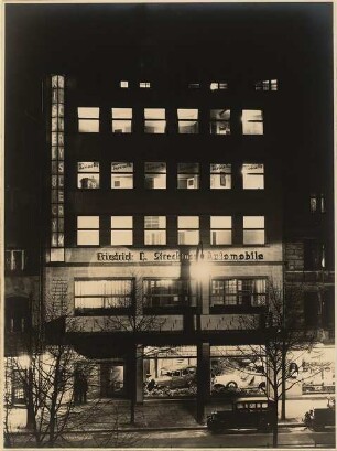 Bürohaus Bismarckstraße, Berlin-Charlottenburg: Ansicht bei Nacht
