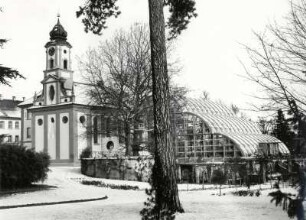 Insel Mainau, das neue Palmenhaus neben der Schloßkapelle