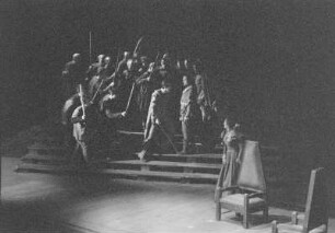 Szenenbilder aus "Hamlet" von William Shakespeare in der Regie von Fritz Wendel. Staatstheater Dresden, 13.01.1957 : Mit Horst Schulze in der Titelrolle, Thea Elster als Ophelia, Siegfried Göhler als Claudius u. a.