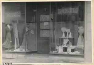 Schaufenster Konsum-Geschäft Oberschöneweide, Foto 1954