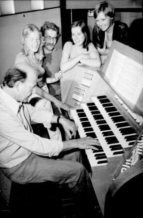 Freiburg; Littenweiler: Pädagogische Hochschule; Klasse für Orgelmusik, an der Orgel Prof. Müller-Lance und Studenten