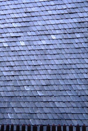 Hauswand mit Beschieferung