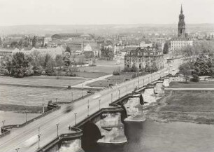 Dresden. Blick vom Turm des Ständehauses über die Augustusbrücke zur Neustadt