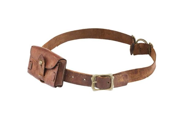 Belt with ammunition pouch for big-game hunting