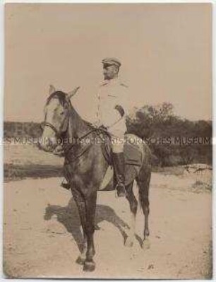 Offizier der Schutztruppe für Deutsch-Südwestafrika auf seinem Pferd