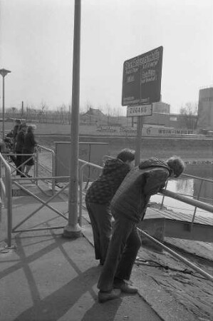 Aprilscherz der "Badischen Neuesten Nachrichten": Flaggschiff der Weißen Flotte im Karlsruher Rheinhafen