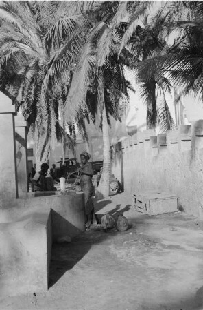Brunnen in Mogadischu : Frau an einem Brunnen in Mogadischu.