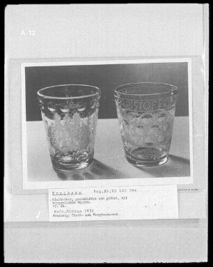 Glasbecher mit bürgerlichem Wappen