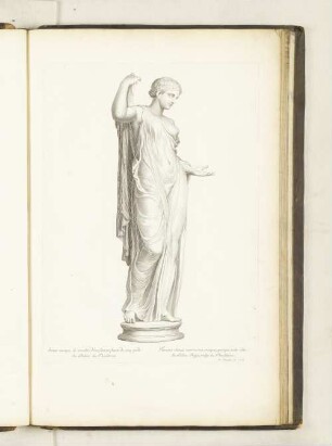 Statue antique de marbre d'une femme, haute de cinq pieds. au Palais des Thuilleries.