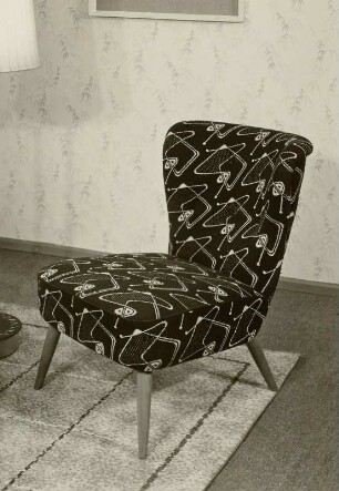 Sessel ohne Armlehnen : Sessel ohne Armlehnen (1956; Polstermöbelkombinat Rabenau-Oelsa) in Ausstellungskoje