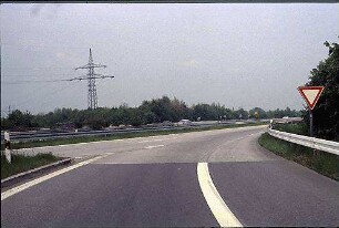 Ausfahrt aus Kreisel Südost (Mannheim Richtung Frankfurt) zu Nebenfahrbahn Ost (Heidelberg Richtung Frankfurt)