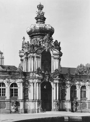 Dresden, Zwinger : Kronentor, vom Zwingerhof aus gesehen