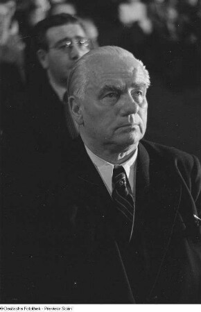 Portrait Wilhelm Piecks im Publikum der Bachfeier