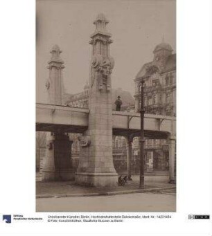 Berlin, Hochbahnhaltestelle Bülowstraße