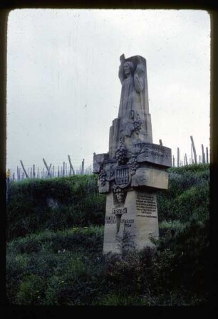 Städtepartnerschaft und Friedensdenkmal in Burkheim