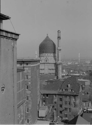 Dresden-Friedrichstadt. Blick vom Kühlhaus nach Norden auf Kuppel und Minarett der Zigarettenfabrik "Yenidze" (1909, Martin Hammitzsch)