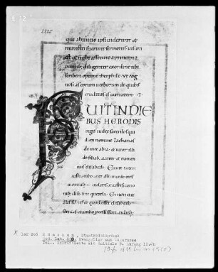 Evangeliar — Initiale F(uit in diebus Herodis)