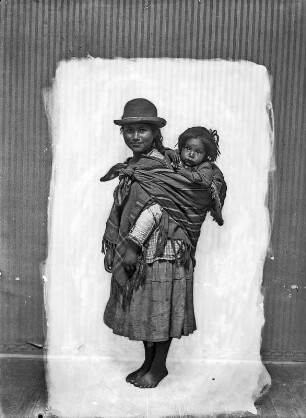 Bolivianerin mit Kind (Sammlung Richard Wegner 1869/1931 – Forschungsreise zum Sonnentor von Tiahuanaco 1927-1929)